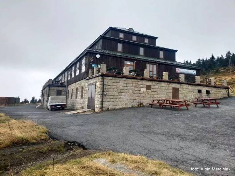 Schronisko PTTK Odrodzenie na Przełęczy Karkonoskiej